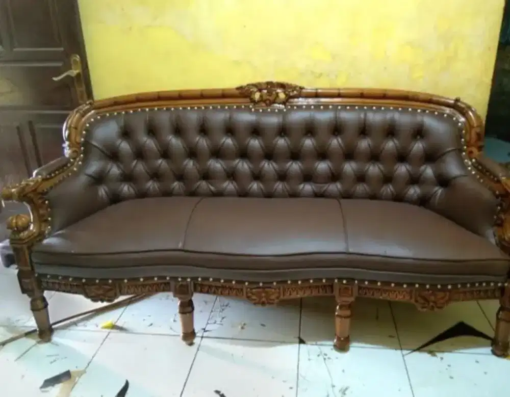 Pusat nya ganti kulit sofa / kursi