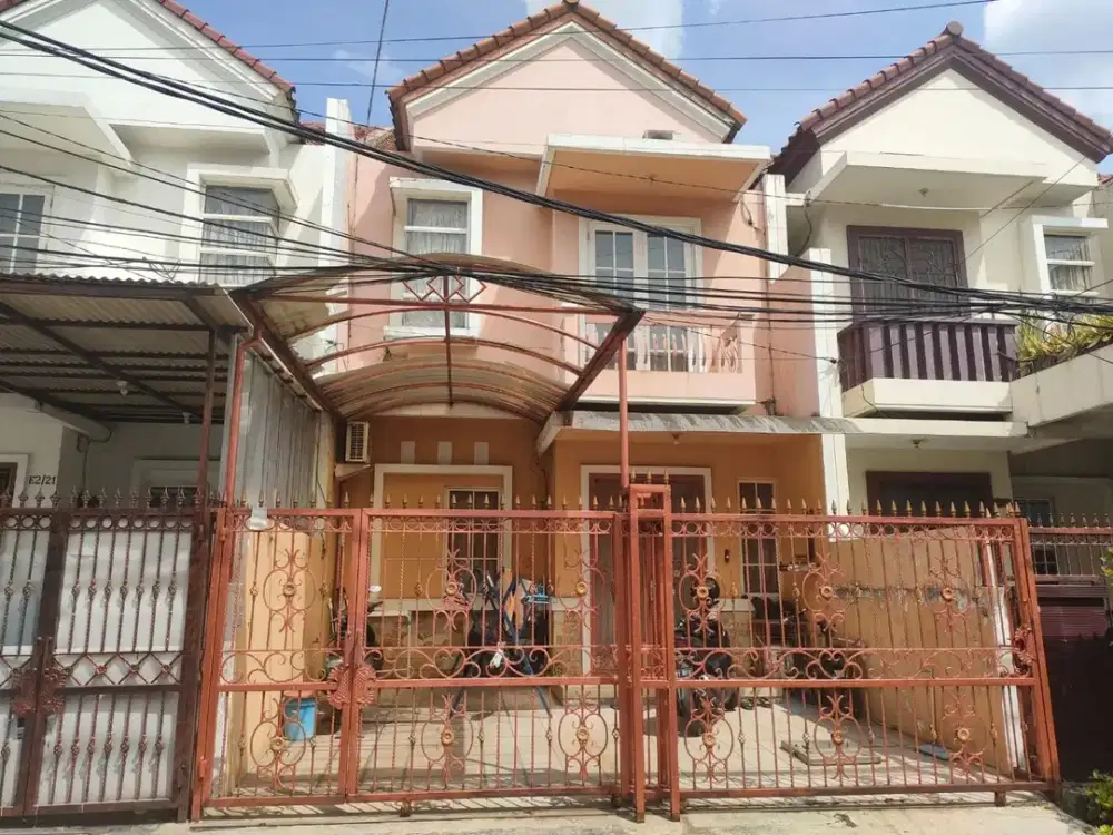 SIAP HUNI ..rumah dijual di Taman Semanan Indah, dua lantai