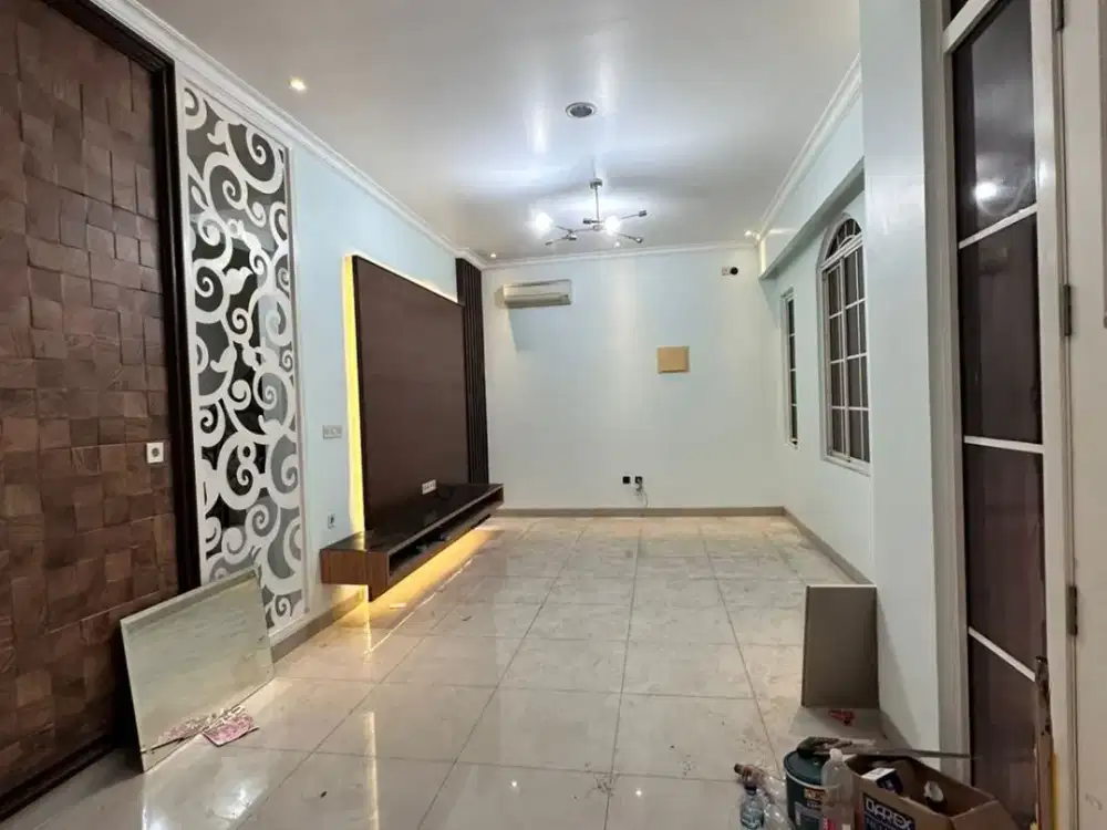 For Sale Rumah Greenlake City West Europe Bagus Uk. 10 x 15 M2