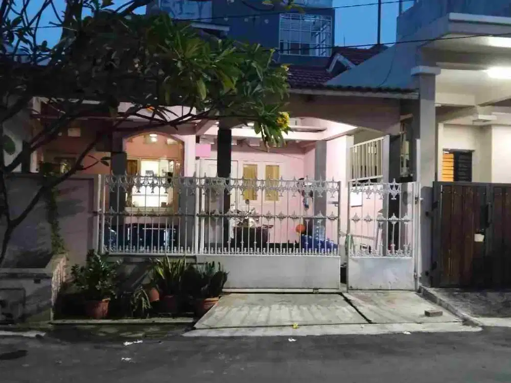 dijual rumah 2.5 lantai murah siap huni LT 108 LB 140 di galaxy depan taman bebas banjir one gate