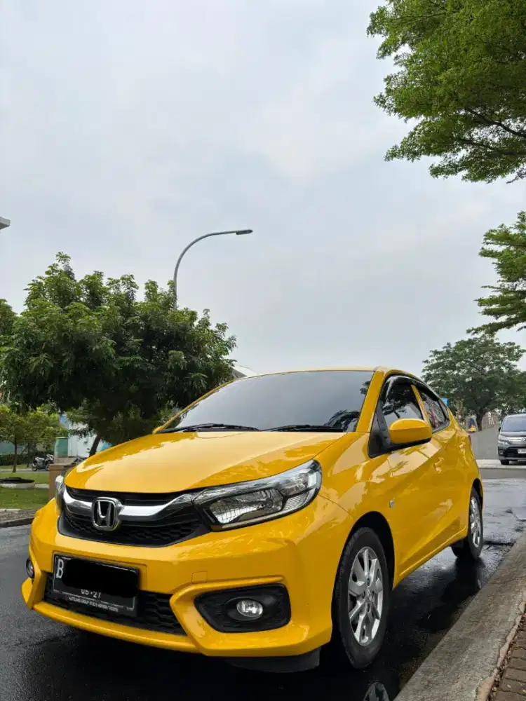Honda Brio Satya E CVT 1.2 Warna Kuning Pekat NIK 2022