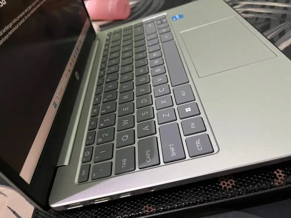 Laptop hp 8 256 core i3