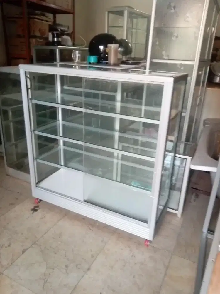 Etalase bekas 1 meter