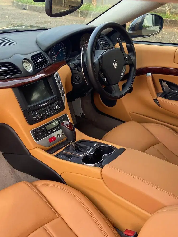 Maserati GranTurismo 4.7 S Coupe V8 Tertinggi 2010 KM 12ribu LIKE NEW