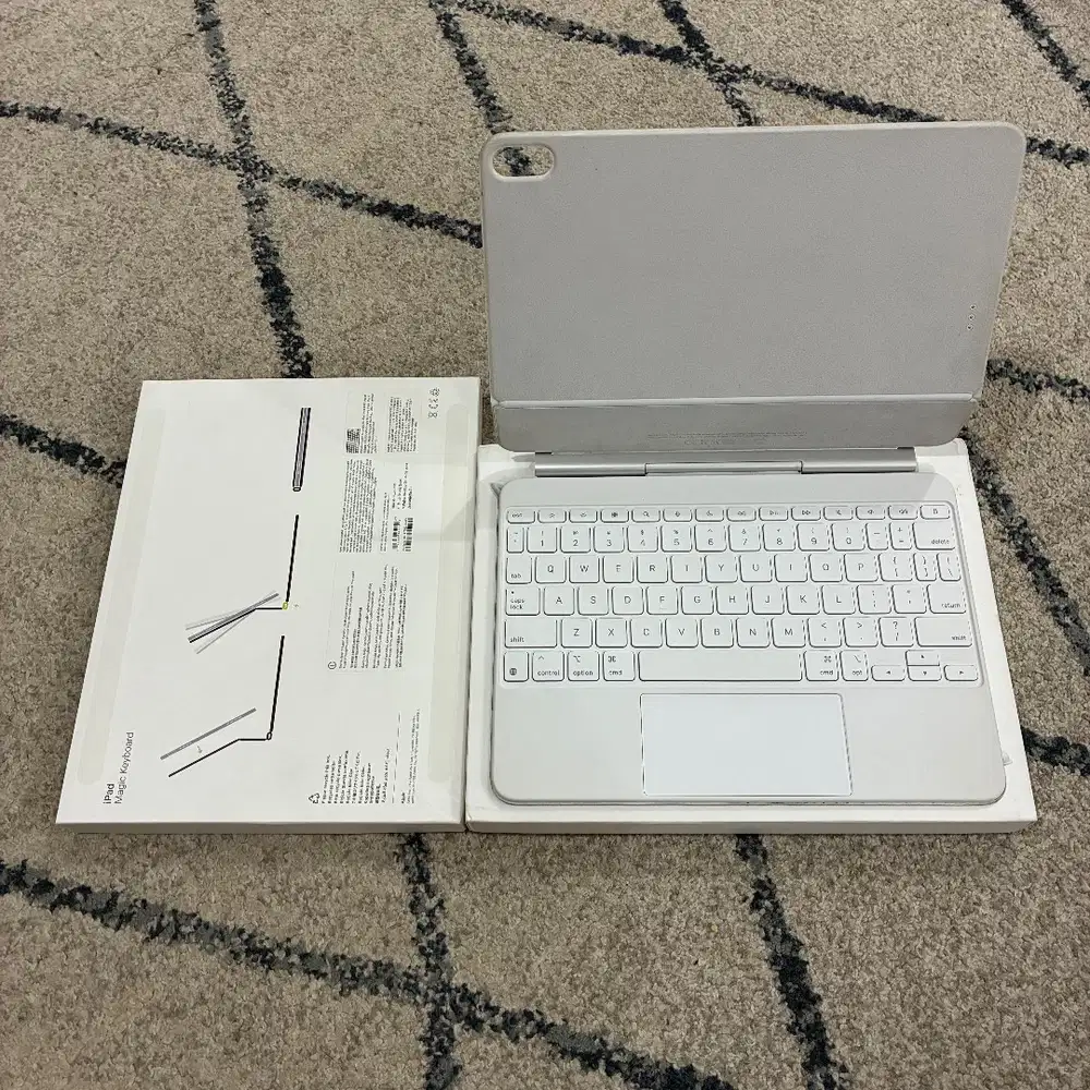 Magic Keyboard 11 inch khusus ipad air M3 M2 M1 A14 white