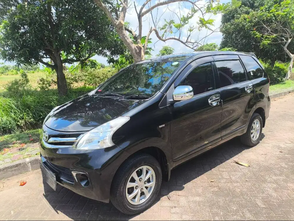 TOYOTA AVANZA 2012 1.3 MT HITAM