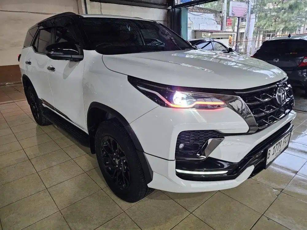 Toyota Fortuner New VRZ 4x2 Diesel at 2.8 GR Sport 2022 Putih Facelift