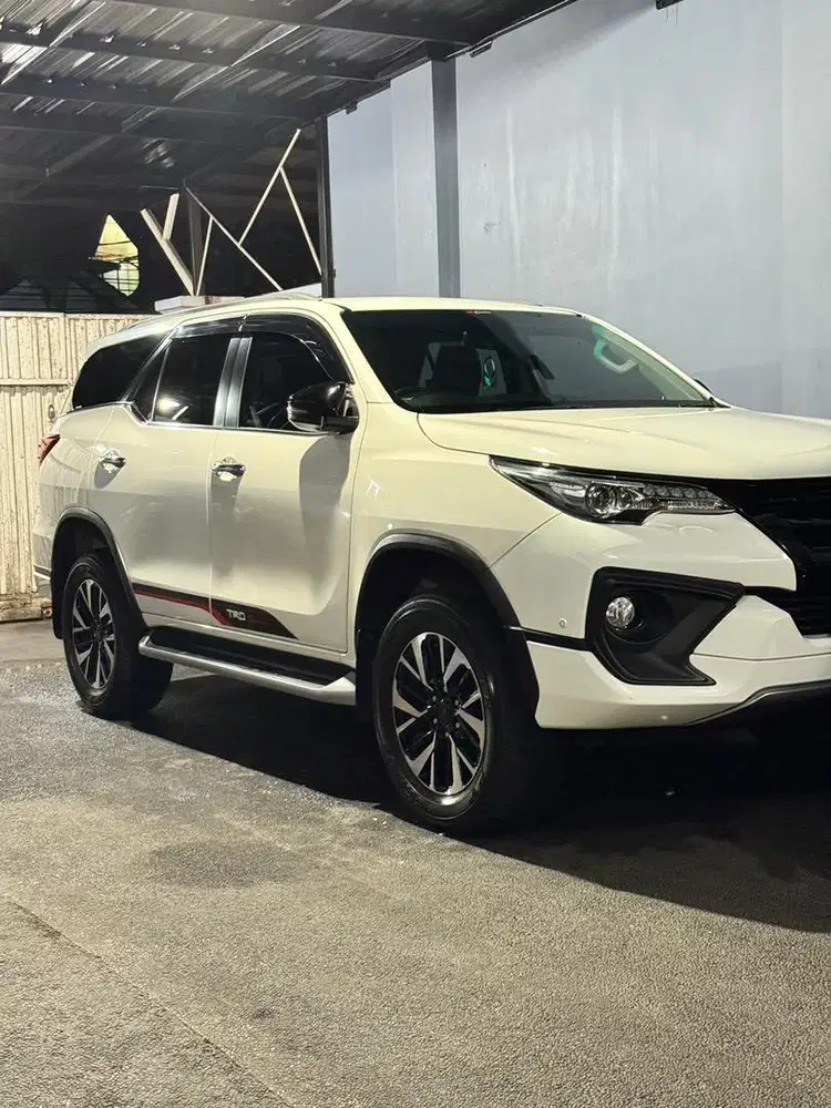 Fortuner putih 2018 low KM