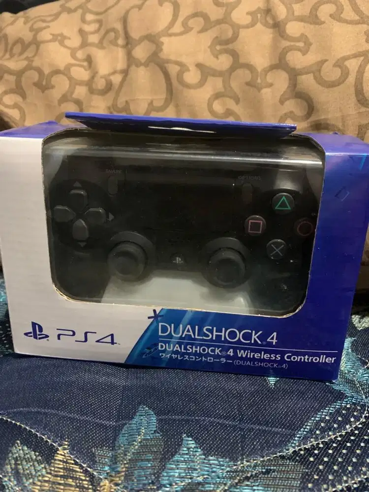 Di jual stik PS 4 kondisi baru