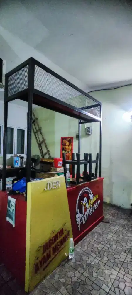 Meja Etalase Premium