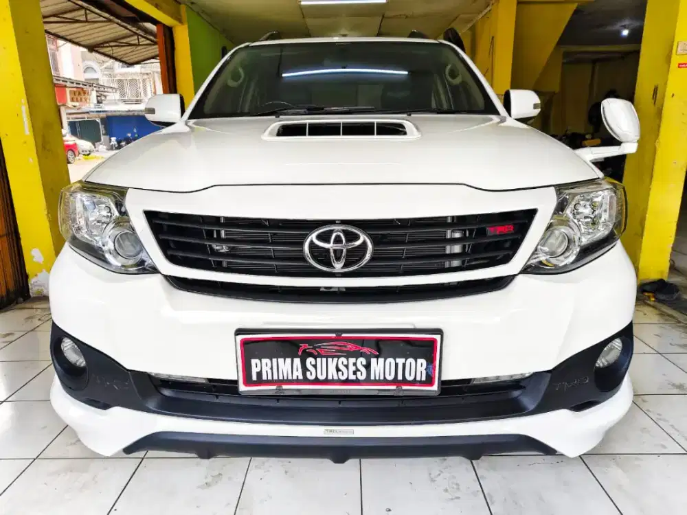 TOYOTA FORTUNER 2.5 TRD SPORTIVO VNT TURBO DIESEL AT 2015 MATIC SOLAR