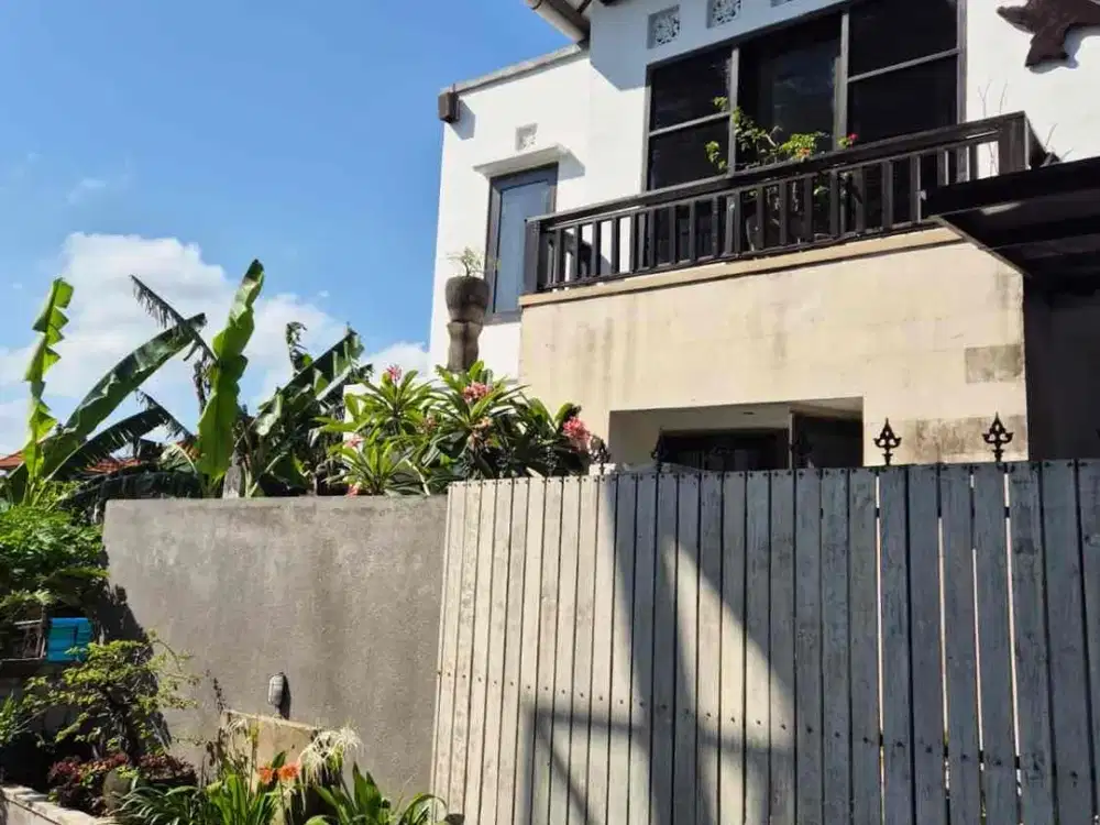 DISEWAKAN RUMAH 3 KAMAR PRIVATE POOL DI MUNGGU AR