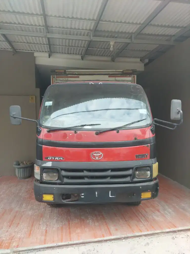 Toyota dyna mobil box enggkel