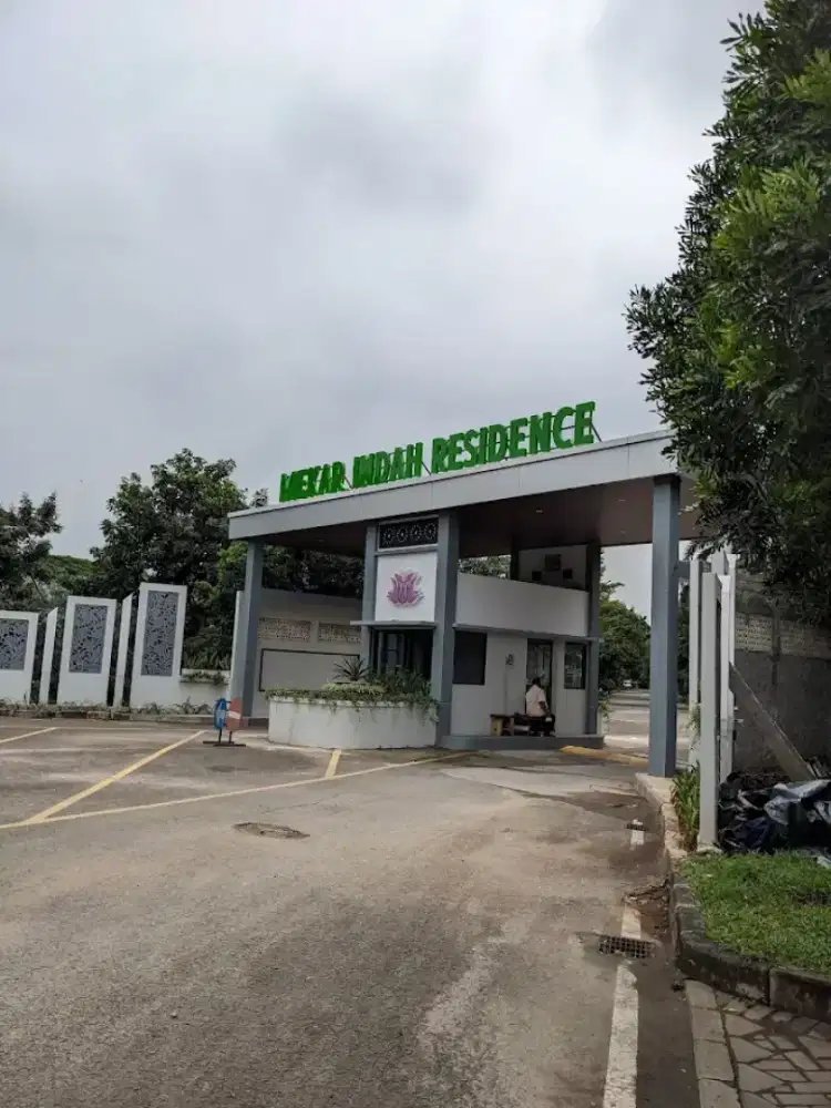 Disewakan Rumah Mekar Indah Jababeka Nyaman, Asri dan Luas