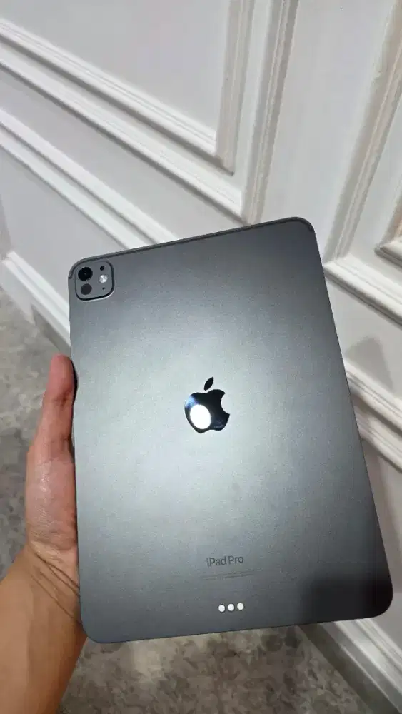 iPad pro M4 dan Magic keyboard M4