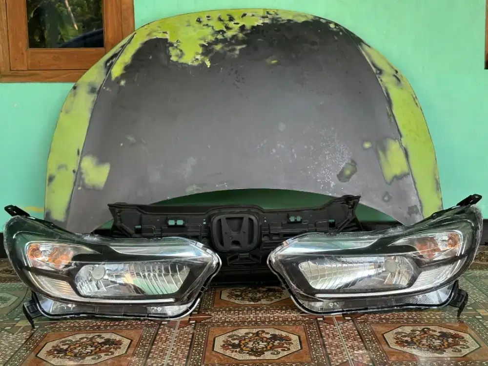 Lampu kap mesin mobilio