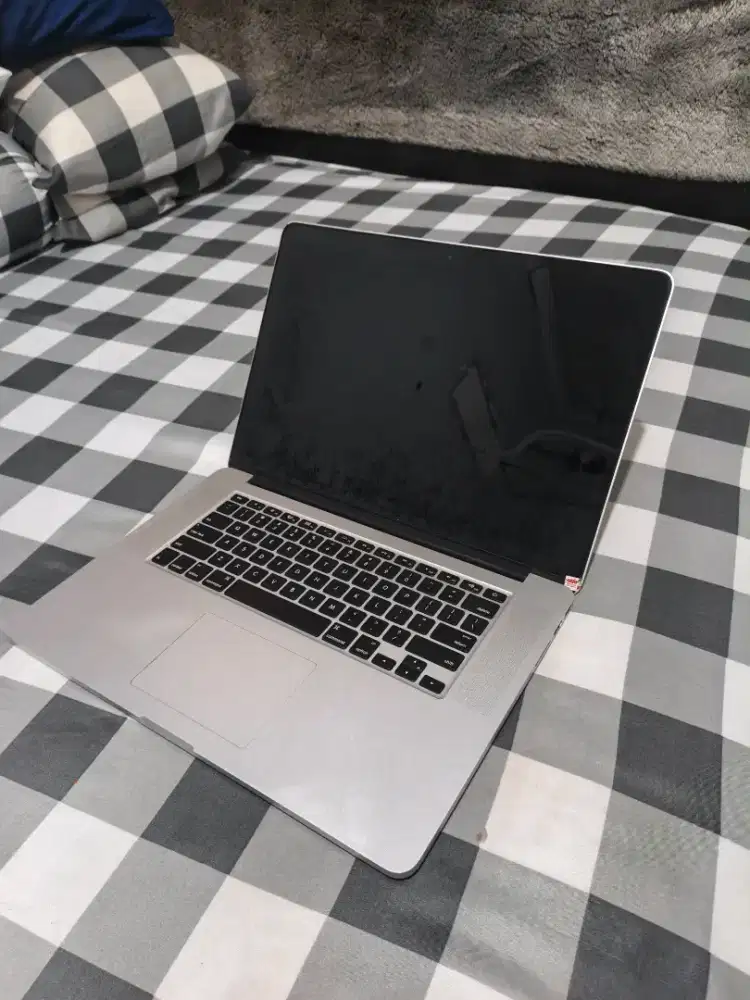 Laptop macbook Sudah bisa Windows, I7 Ram 16gb SSD512
