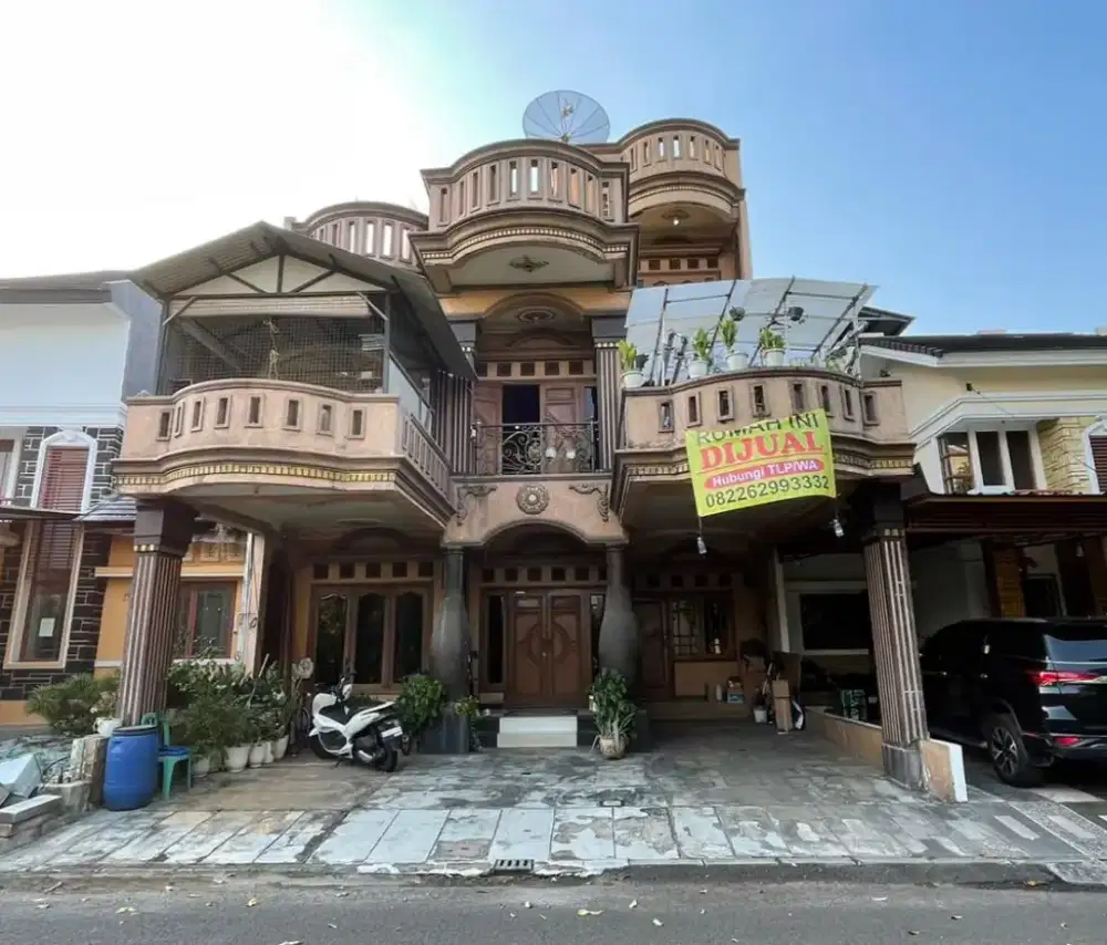 “Rumah Mewah Strategis Dekat Mall Living World”