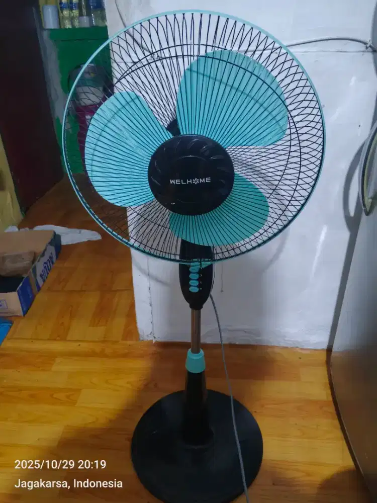 Kipas Angin Berdiri Welhome