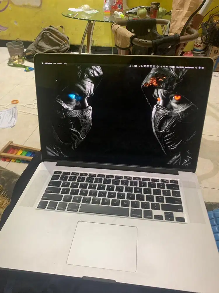 Macbook pro retina 15 inch 2013 8/256GB core i7