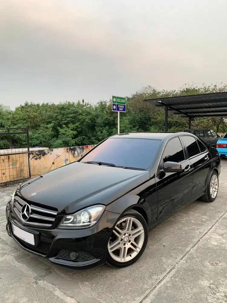 Mercedes Benz C200 2011 W204 CGI AT