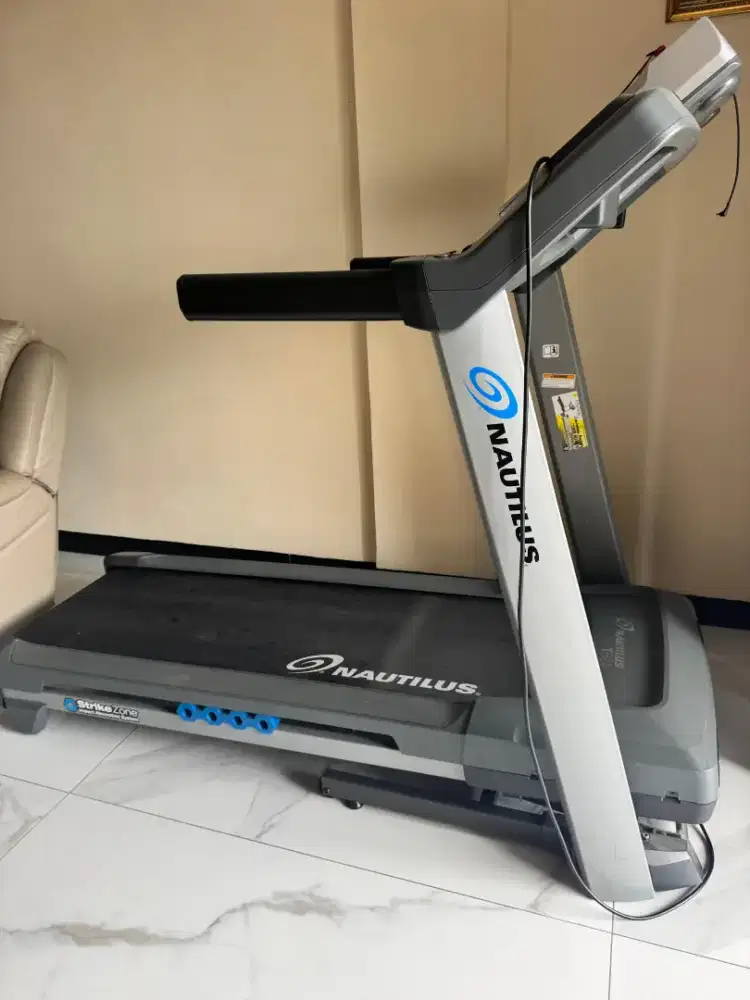 Treadmill nautilus