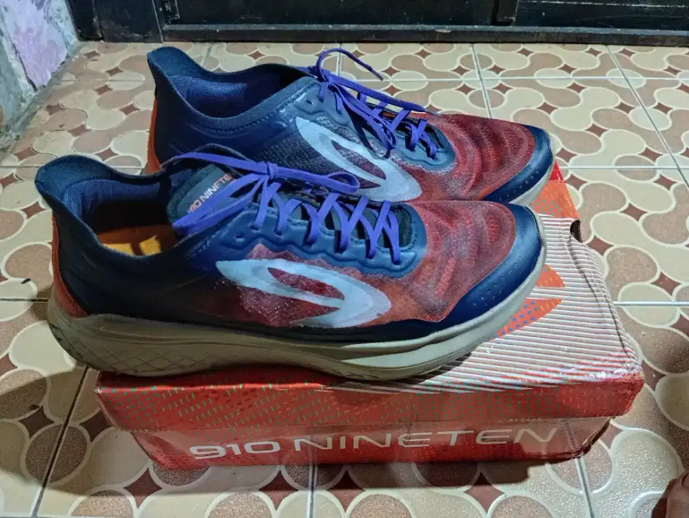 Sepatu Running Nineten 43