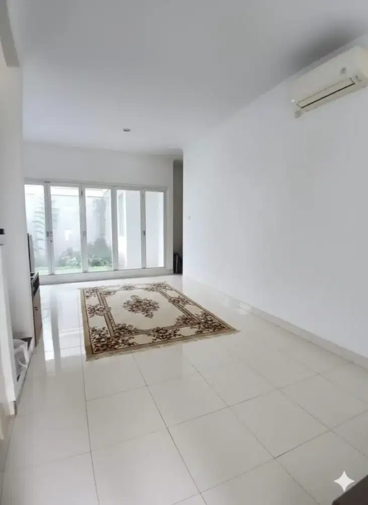 Dijual rumah siap huni lokasi strategis di Emerald Bintaro Sektor 9