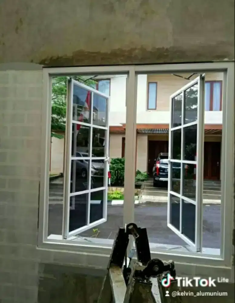 Pasang kusen pintu jendela aluminium