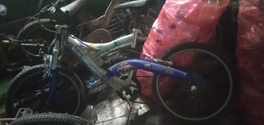 Dijual borongan semua sepeda BMX shockbreaker 2 & sepeda anak 2 unit