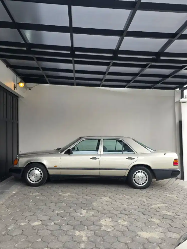 Mercy boxer w124 antik matic asli