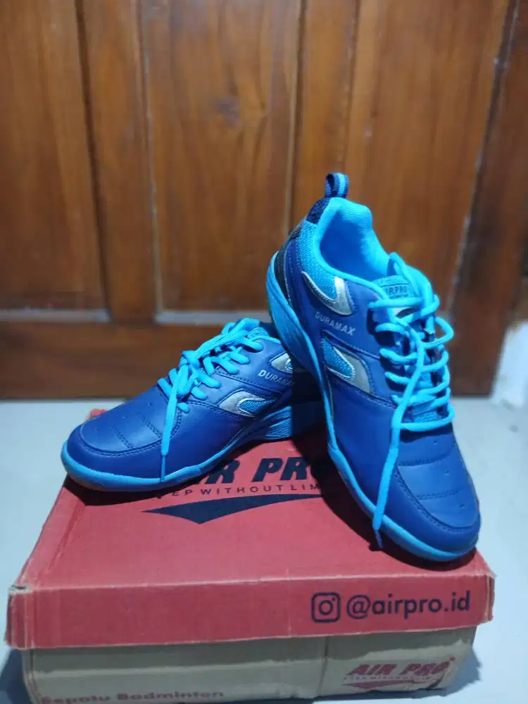 Sepatu badminton AIR PRO