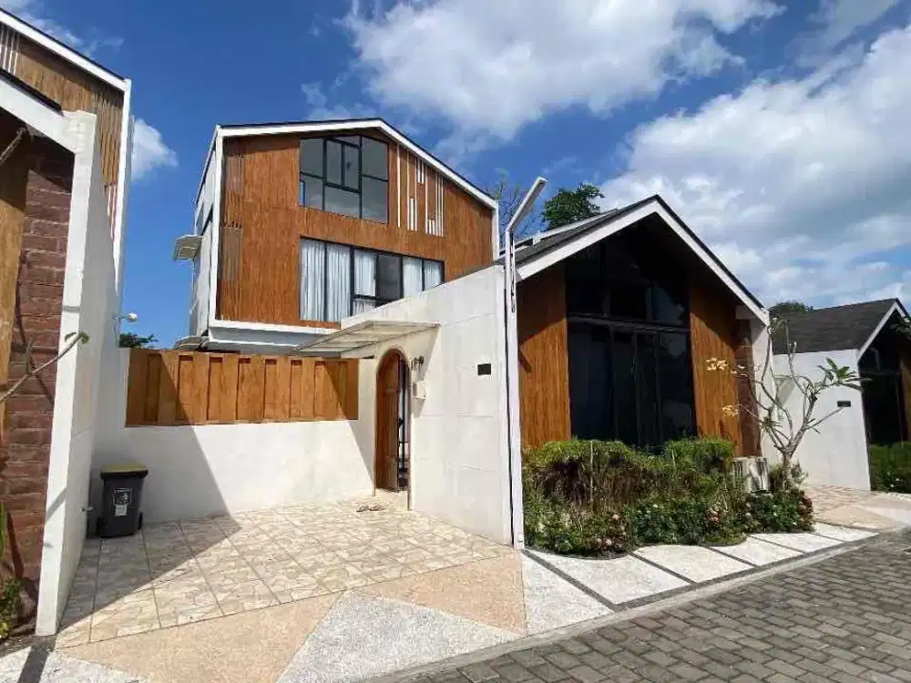 For Sale or rent  luxury villa walking distance nuanu beach on jalan pantai nyanyi