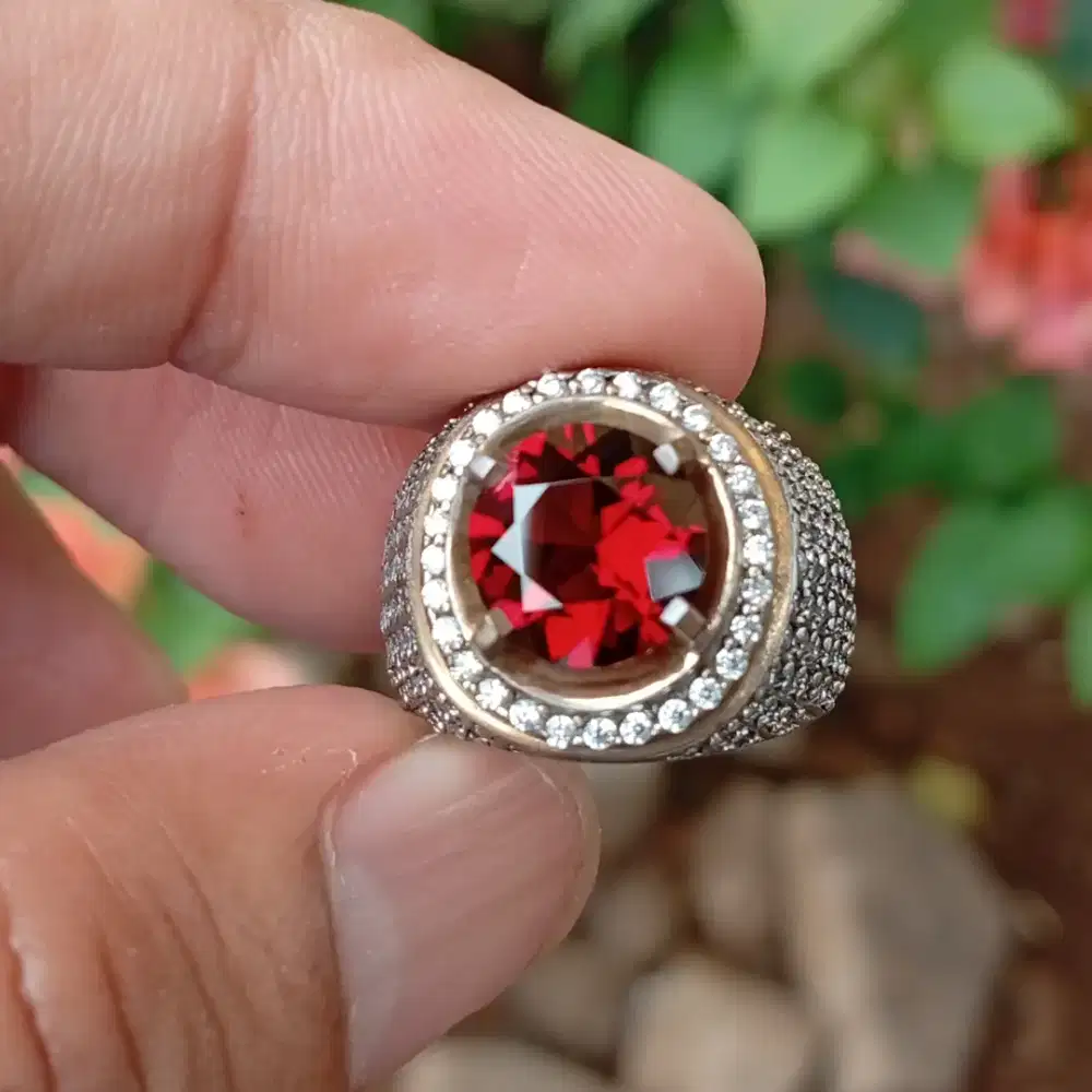 Red Garnet Pyrope Garnet Sri Lanka 3.2 ct