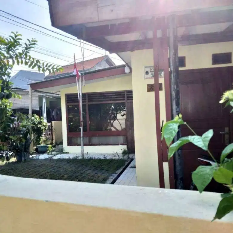 RUMAH POJOK ASRI DAN STRATEGIS