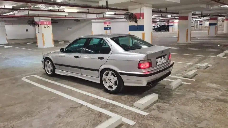 BMW E36 318i M43 1.8 Manual - Mesin Kering, AC Dingin, Surat Lengkap