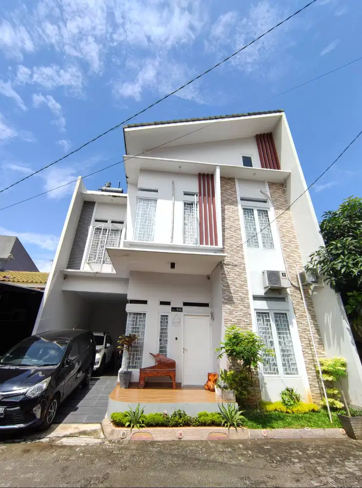 Dijual MURAH Rumah 2 Lantai GRATIS isinya BISA NEGO SAMPAI JADI