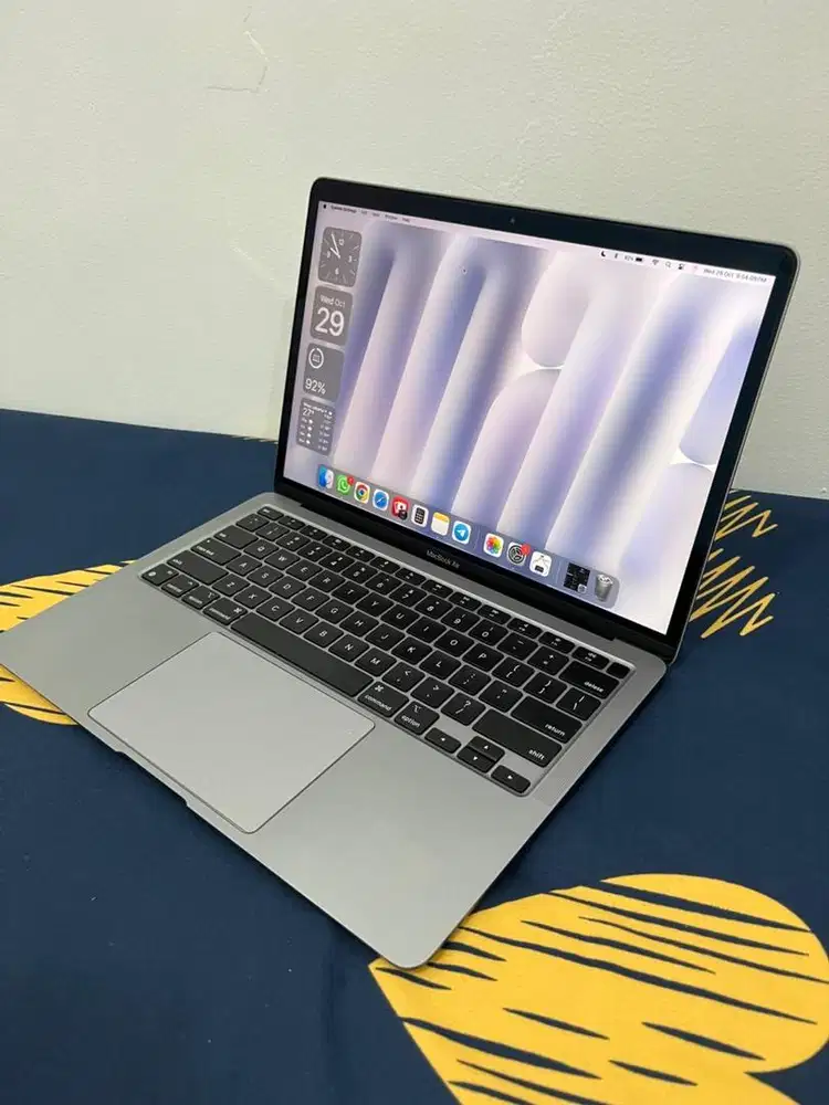 Macbook M1 2020 RAM 8GB HDD 245GB