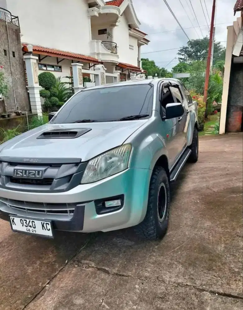 ISUZU D-MAX 4X4 DC 2.5L M/T 2013