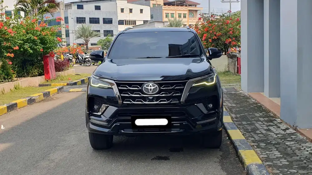 Toyota fortuner vrz gr sport 2.8 matic 2022 diesel hitam