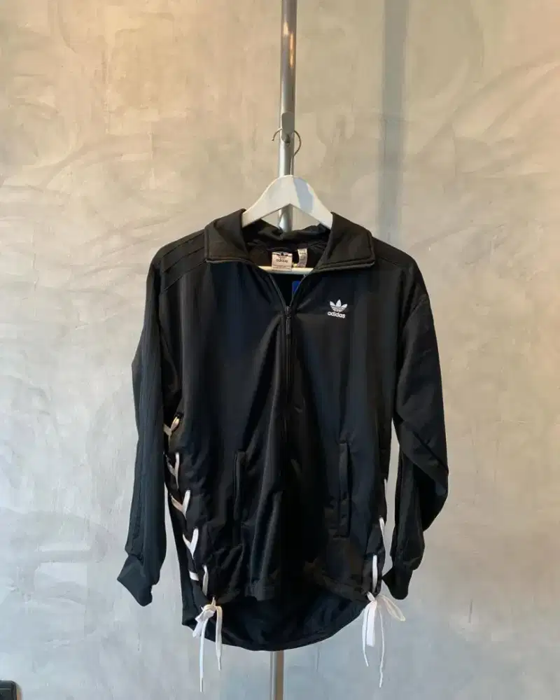 Brand new jaket Adidas wanita