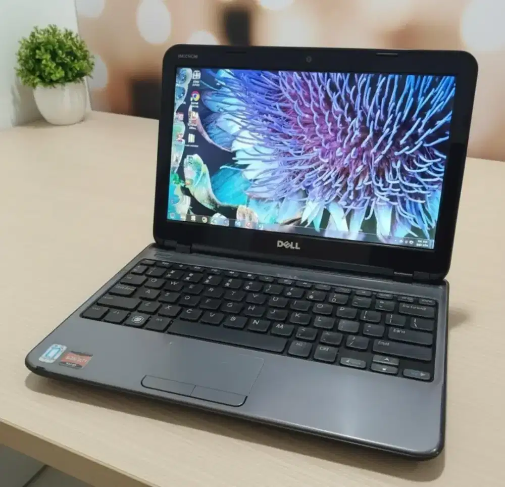 Laptop Dell kondisi mulus