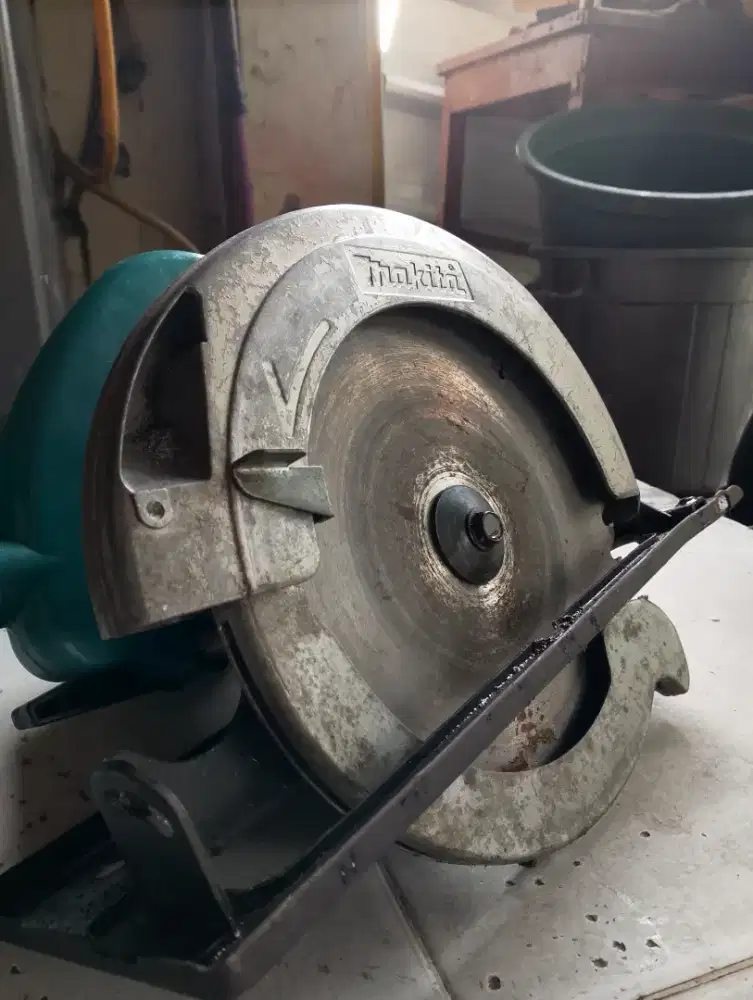 Makita N5900B Mesin circle Gergaji

Circular Saw 9-1/4