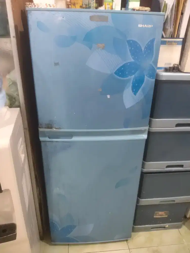 lemari es sharp 2 pintu