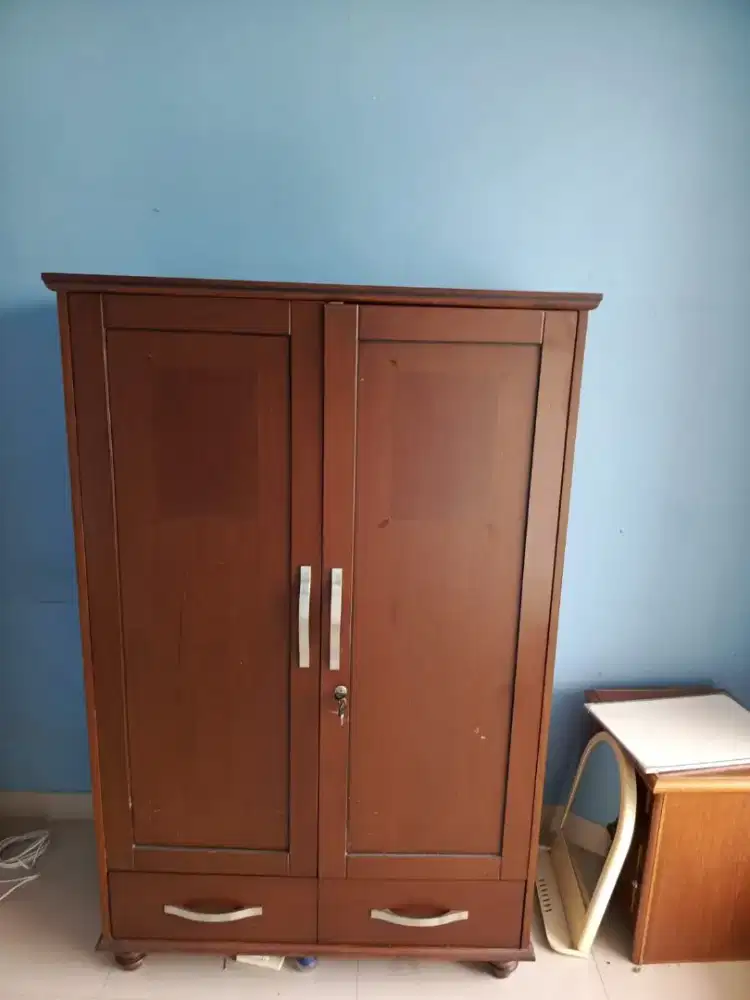 Lemari Pakaian Kayu