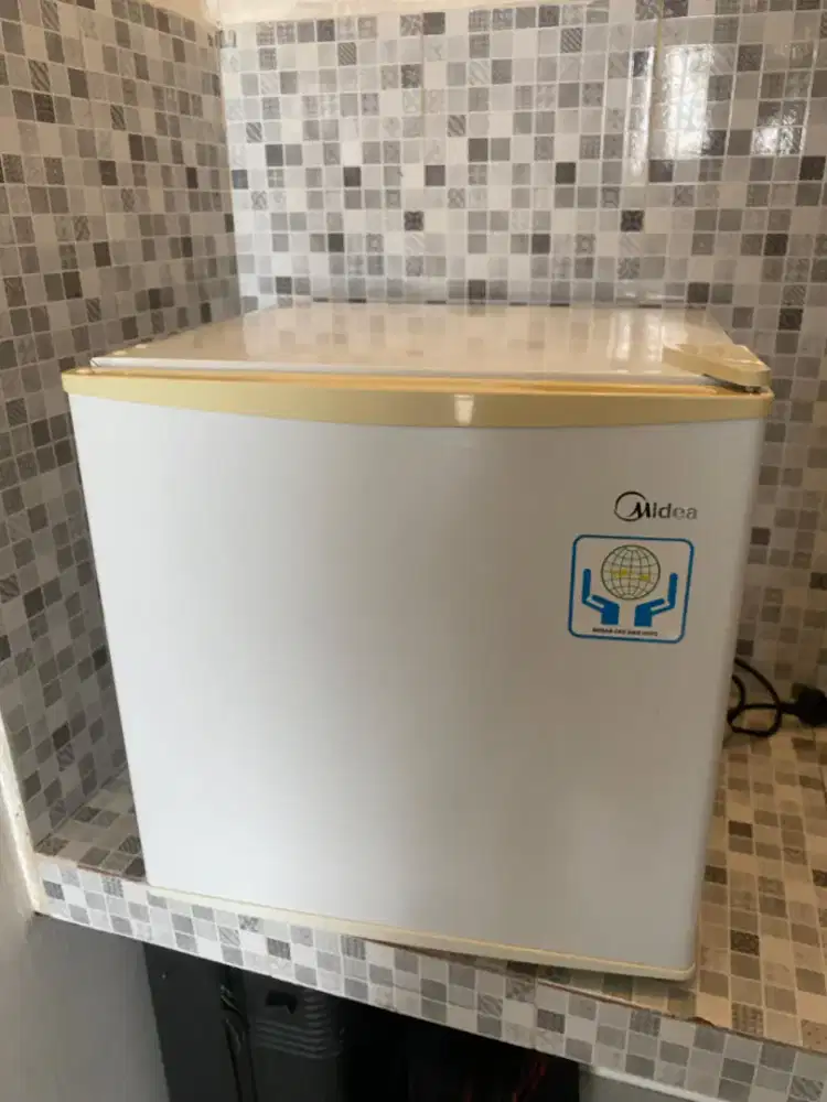 Kulkas Midea Mini