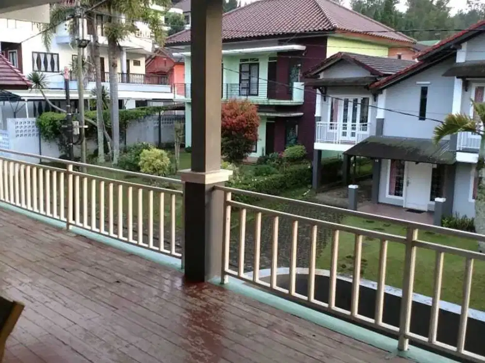 DIJUAL VILA 2 LANTAI DI ISTANA BUNGA LEMBANG