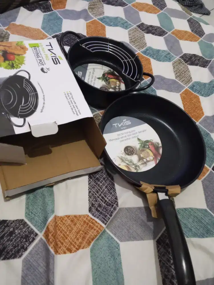 Dijual murah aja panci 20cm + telpon 26cm  + handuk jumbo impor 2bh