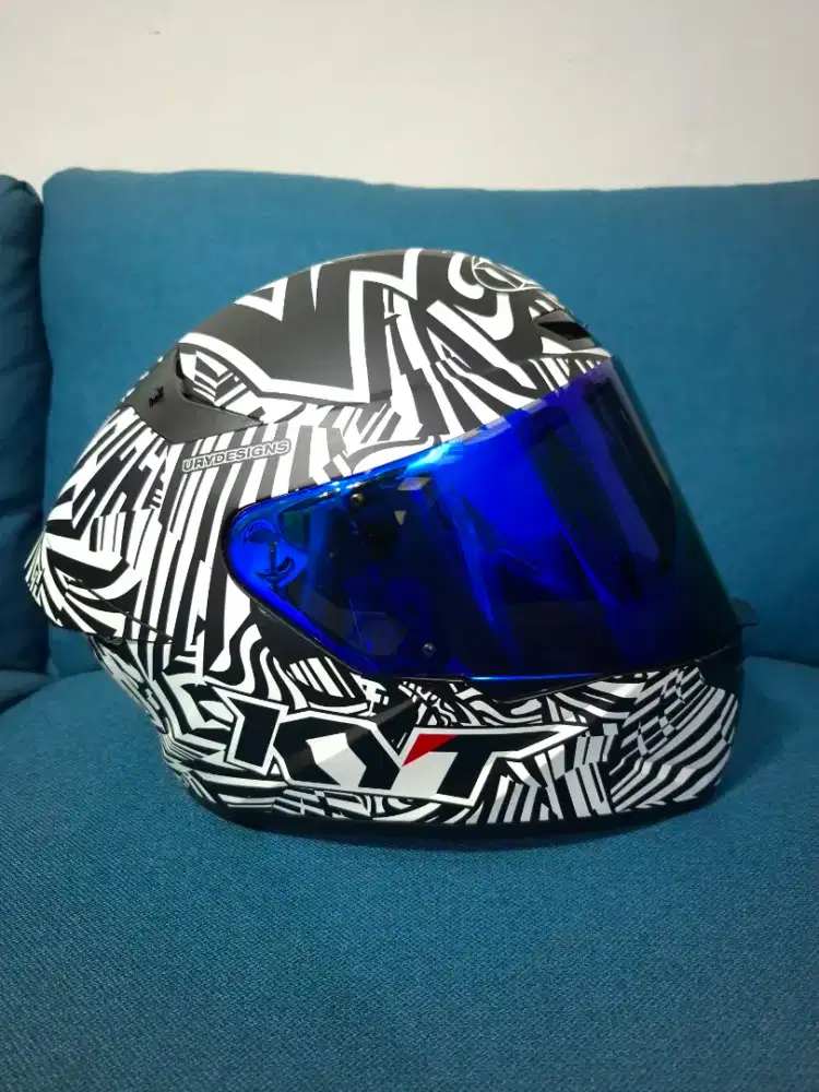 Helm KYT TT Course Espargaro Winter Test 2020