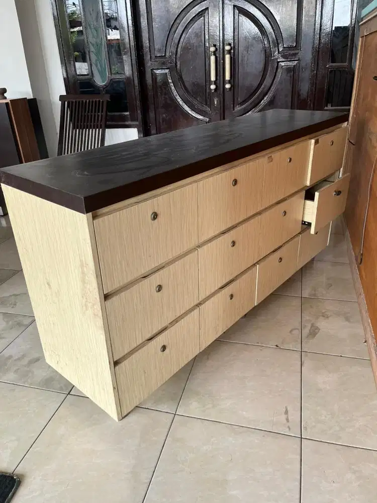 Di Jual meja lemari laci dan meja kaca display